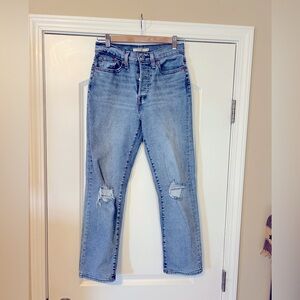 Levi’s Wedgie Straight, distressed look jeans
